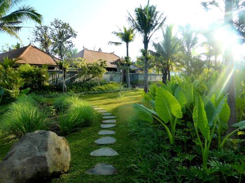 Κήπος έξω από το Villa Bukit Temawang Near Sidemen and Mount Agung