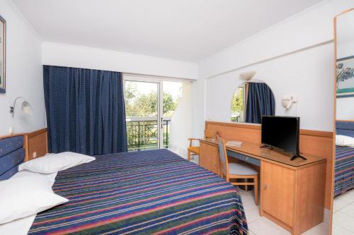Postel nebo postele na pokoji v ubytování Atlantis Hotel