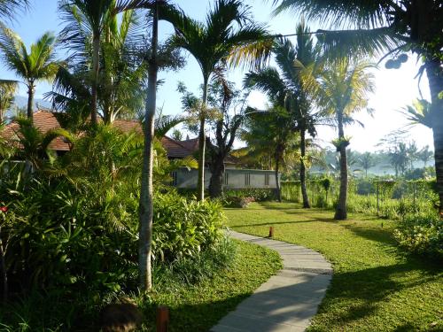 Κήπος έξω από το Villa Bukit Temawang Near Sidemen and Mount Agung