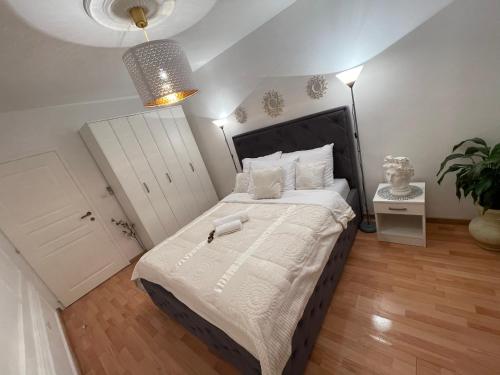 Ένα ή περισσότερα κρεβάτια σε δωμάτιο στο Apartmani Cirovic Luxury