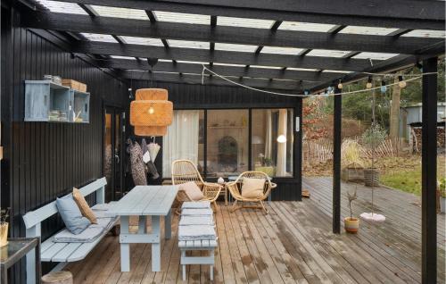 Χώρος καθιστικού στο Gorgeous Home In Strøby With Kitchen