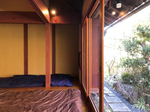 Postel nebo postele na pokoji v ubytování みなべゲストハウス