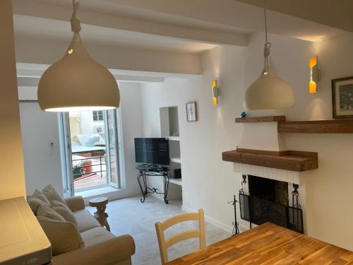 Summerhouse 2 bed quiet Old Nice balcony100m beach