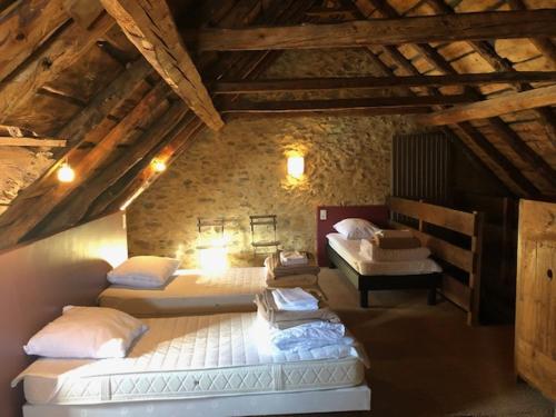 a room with three beds in a attic at Gîte de groupe Arza Mendi in Jurvielle