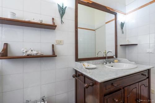 Kylpyhuone majoituspaikassa CASA ADRIANA Elegante e luminosa