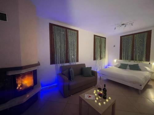 a living room with a bed and a fireplace at MalaMù BnB Eventi in Rigosa
