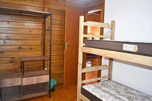 Palanda nebo palandy na pokoji v ubytování Millicent Residence - Chalet Milly e Chalet Iris - Itaoca Praia - ES