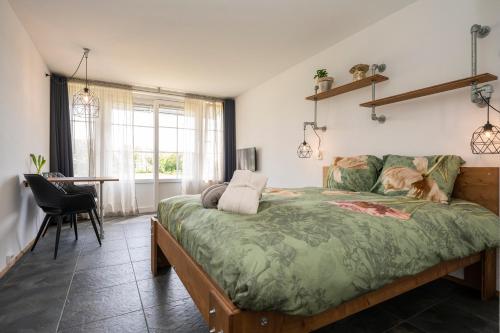 Giường trong phòng chung tại Johanneshoeve - de mooiste plek op Texel