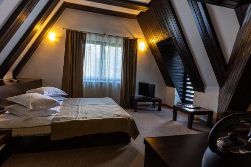 a hotel room with a bed and a window at Hotel Smart in Sinaia