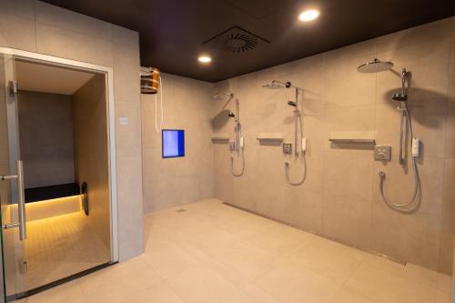 Ett badrum på VIA PLAZA Hotel Meppen