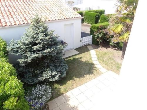 Photo de la galerie de l'établissement Charmante maisonnette avec piscine privée, proche plage et commerces - FR-1-476-128, à La Faute-sur-Mer