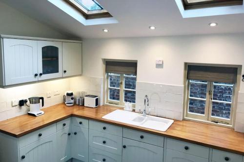 Η κουζίνα ή μικρή κουζίνα στο Grade II Townhouse, Ledbury