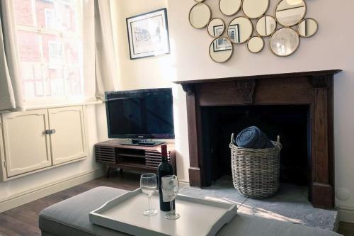 Μια τηλεόραση ή/και κέντρο ψυχαγωγίας στο Grade II Townhouse, Ledbury