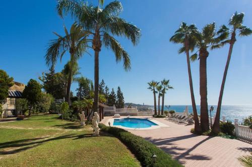 Andalusian villa on the sea and the bay of Malaga