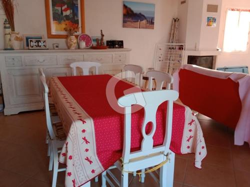 Photo de la galerie de l'établissement Maison spacieuse 8 pers avec terrasse près de la plage et forêt, La Tranche sur Mer, Vendée - FR-1-357-275, à La Tranche-sur-Mer