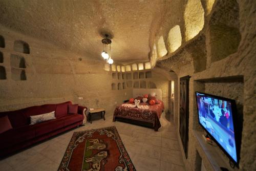 TV/trung tâm giải trí tại Dedeli Konak Cave Hotel