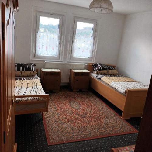 a room with three beds and two windows at Bei Rosario in Steinach