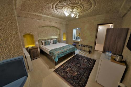 Giường trong phòng chung tại Dedeli Konak Cave Hotel