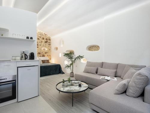 Η κουζίνα ή μικρή κουζίνα στο Malmáki, a street view apartment