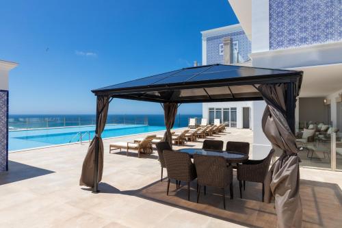 Gallery image of ALTIDO Ocean View Apts with pool and parking in Lourinhã