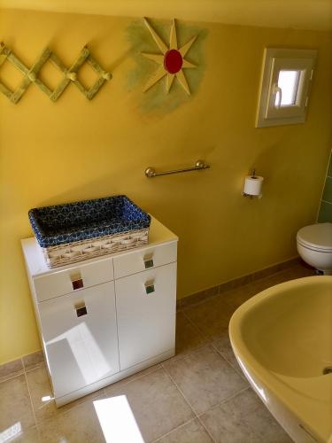 a bathroom with a sink and a toilet and a tub at Soledad in Bonassola