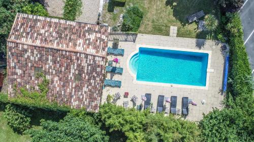 an overhead view of a swimming pool next to a building at Les Tuileries de Chanteloup in La Roche-Chalais
