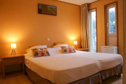 a bedroom with a large bed with two pillows at Villa Vista Mare Residence Serenamore in Favone