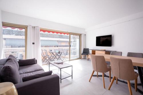 Amazing Apartment With Private Terrace & Full Air Conditioning - Walk To The Beach, La Croisette! - Latour Maubourg 18 by Halldis