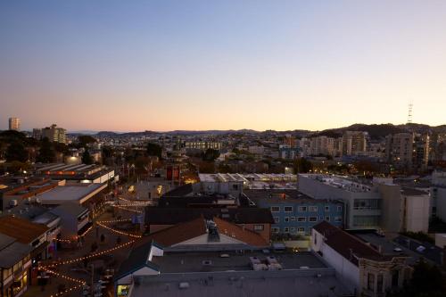 an overhead view of a city with buildings at Kimpton Hotel Enso by IHG in San Francisco