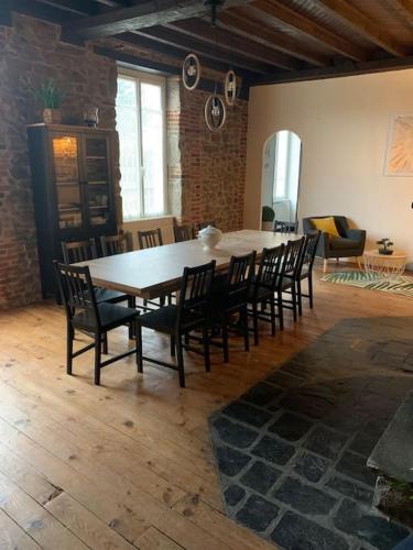 a large dining room with a table and chairs at Gîte de Lafayette in Pionsat