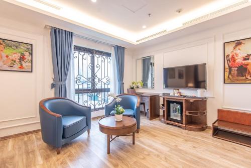 Μια τηλεόραση ή/και κέντρο ψυχαγωγίας στο Reyna Luxury Hotel