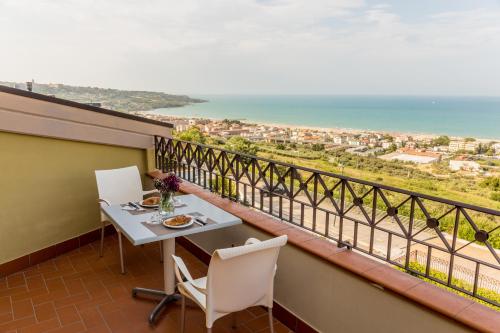 Vista generica sul mare o vista sul mare dall'interno della casa vacanze