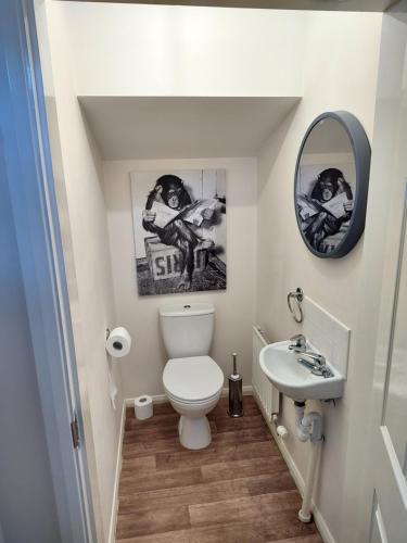 a small bathroom with a toilet and a sink at Ormonde Close 3 bed contractor family home Grantham in Grantham