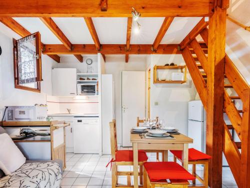 Kuchyň nebo kuchyňský kout v ubytování Holiday Home Hameau de Talaris-15 by Interhome
