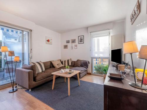 Posedenie v ubytovaní Apartment Les Embruns-4 by Interhome