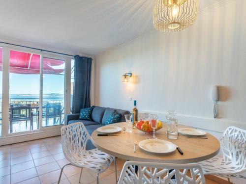 Posedenie v ubytovaní Apartment Les Restanques Golfe Saint Tropez-8 by Interhome