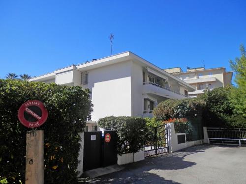 Apartment Le Marlyne 2-3 by Interhome