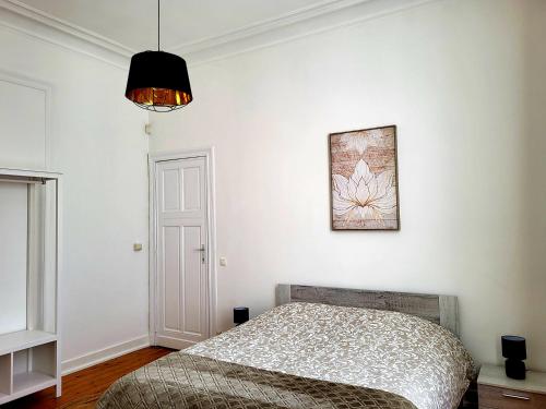 Postel nebo postele na pokoji v ubytování Brussels Bed & Blockchain Private rooms with shared bathroom