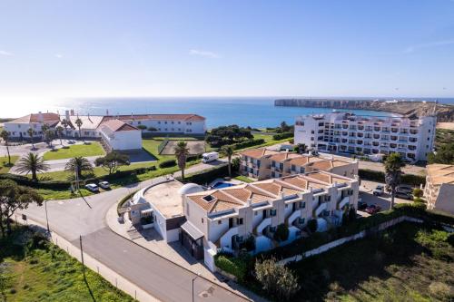 an aerial view of a building and the ocean at Pontalaia Apartamentos Turísticos in Sagres