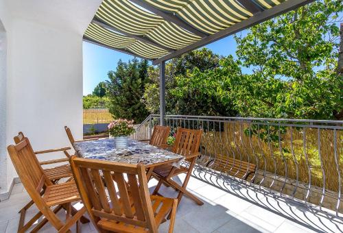 Neu renovierte Ferienwohnung mit Klima, WLAN, Terrasse und Grill