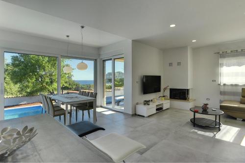 Traumhafte Villa mit privatem Pool, Sauna, Meerblick