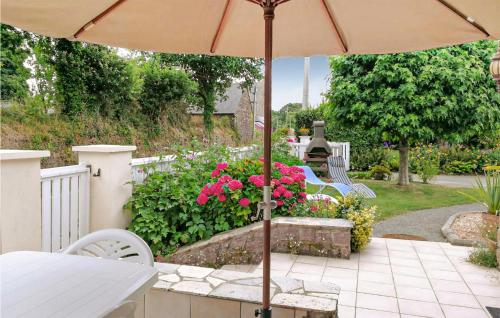 Vonkajšia záhrada v ubytovaní 3 Bedroom Gorgeous Home In Le Faouët