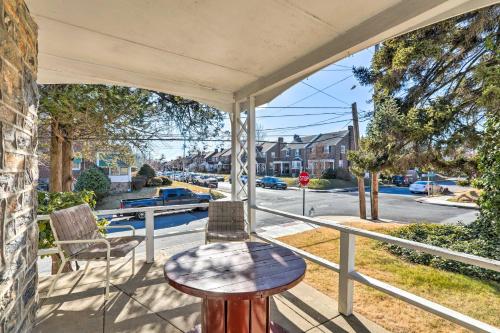 Φωτογραφία από το άλμπουμ του Yeadon Townhome with Porch, 7 Mi to Center City σε Drexel Hill