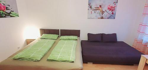 Letto o letti in una camera di Ferienwohnung Schöne Aussicht