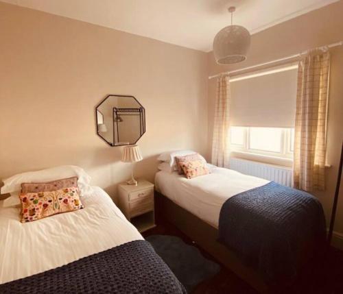 Postel nebo postele na pokoji v ubytování Cosy Bungalow with a view