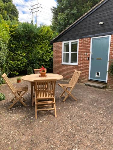 Spacious 5-Bed Stable Conversion in Wiltshire – Photos 4