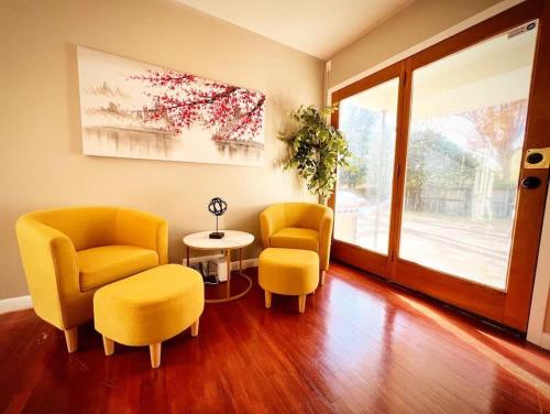 Central Location 4BR &Game room – Photos 3