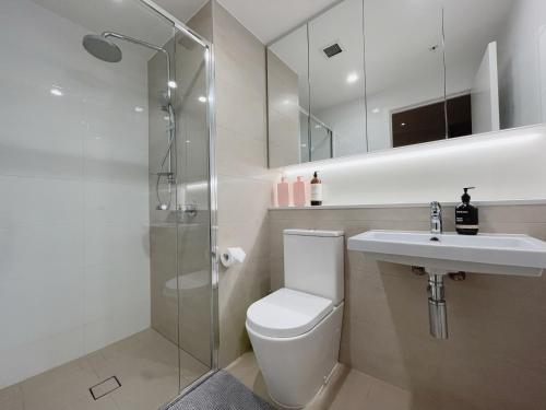 a bathroom with a toilet and a sink and a shower at CBD RiverView 2Bed Apt Kingbed at Tallest building in Brisbane