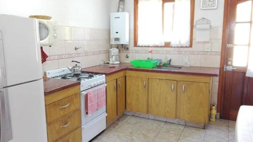 Η κουζίνα ή μικρή κουζίνα στο La Reserva Natural Chalet