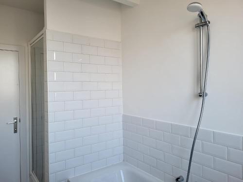 Koupelna v ubytování Brussels Bed & Blockchain Private rooms with shared bathroom
